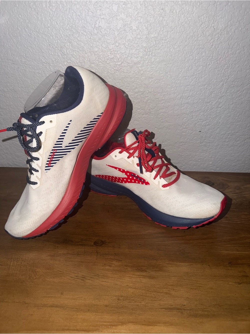 Brooks Launch 7 USA Red White Blue Running Shoe Womens Size 9 US EUC training